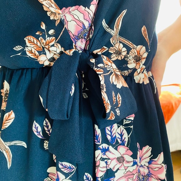 Navy Blue Floral Jumpsuit with Pockets, size M - Picture 7 of 9